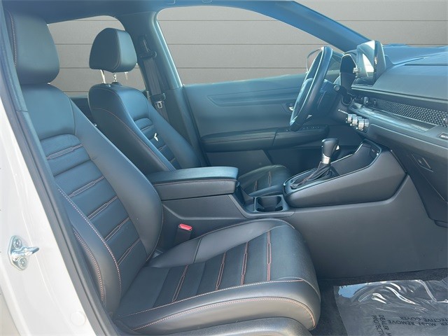 Honda CR-V Hybrid Vehicle Full-screen Gallery Image 15