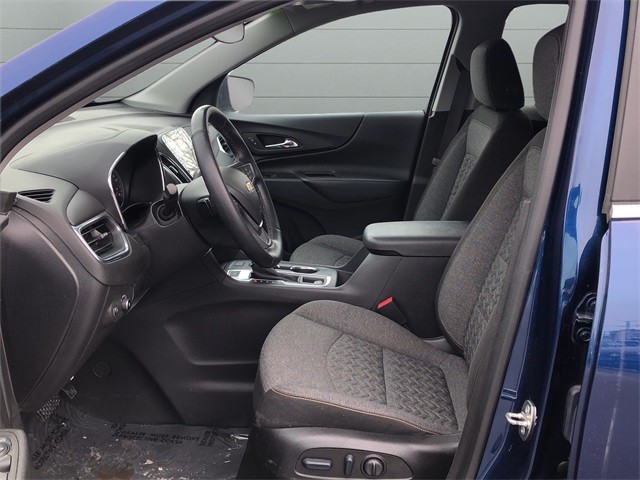 Chevrolet Equinox Vehicle Full-screen Gallery Image 10