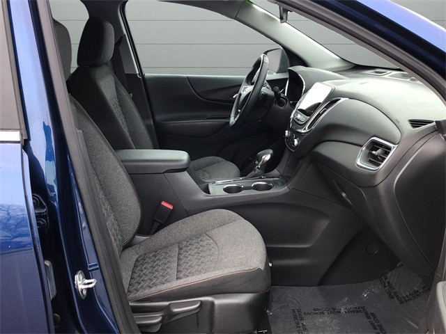 Chevrolet Equinox Vehicle Full-screen Gallery Image 15