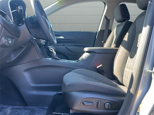 Chevrolet Equinox Vehicle Full-screen Gallery Image 10