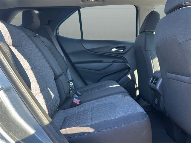 Chevrolet Equinox Vehicle Full-screen Gallery Image 13