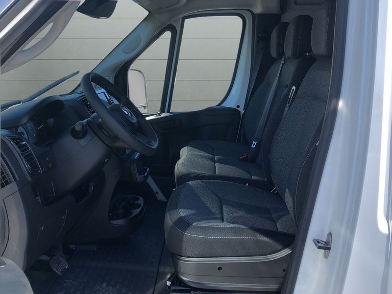 Ram ProMaster Cargo Van Vehicle Full-screen Gallery Image 10