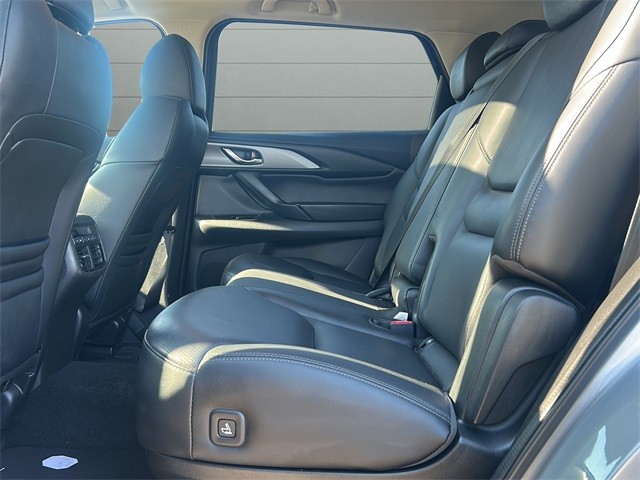 Mazda CX-9 Vehicle Full-screen Gallery Image 11