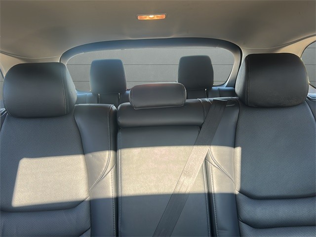 Mazda CX-9 Vehicle Full-screen Gallery Image 15