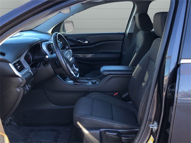 GMC Acadia Vehicle Full-screen Gallery Image 10