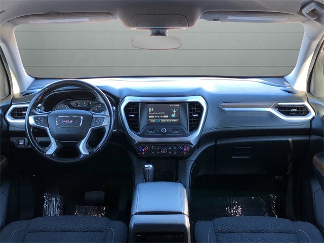 GMC Acadia Vehicle Full-screen Gallery Image 12