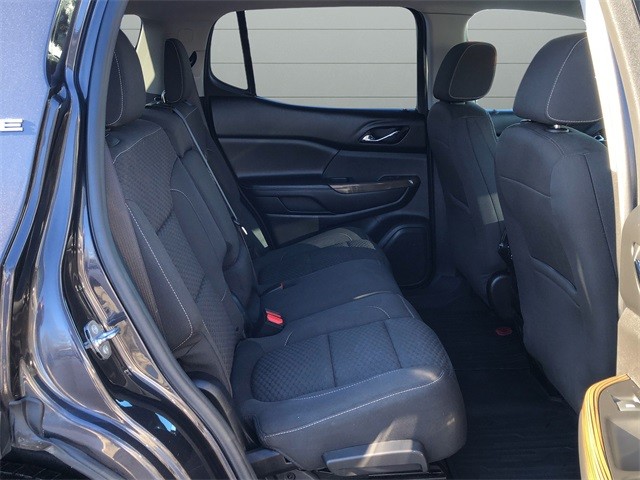 GMC Acadia Vehicle Full-screen Gallery Image 14