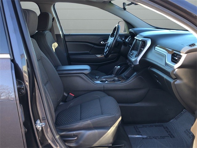 GMC Acadia Vehicle Full-screen Gallery Image 15