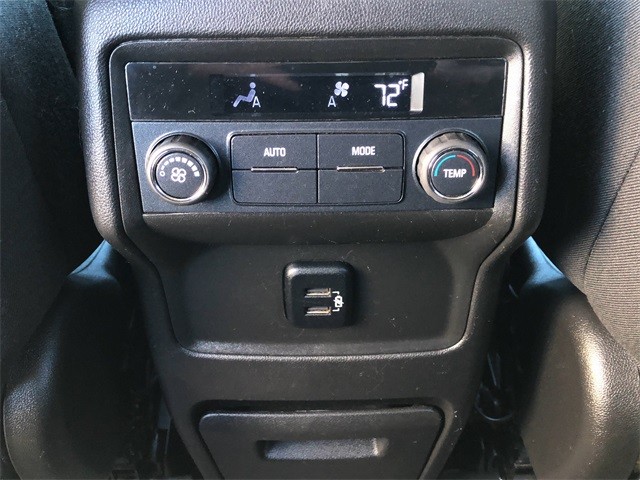 GMC Acadia Vehicle Full-screen Gallery Image 17