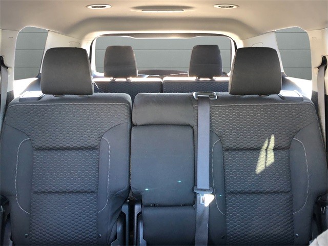 GMC Acadia Vehicle Full-screen Gallery Image 28