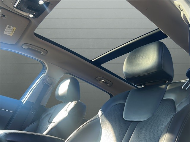 Kia Sorento Vehicle Full-screen Gallery Image 17