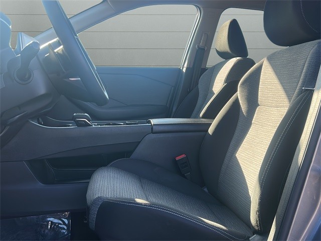 Nissan Rogue Vehicle Full-screen Gallery Image 10