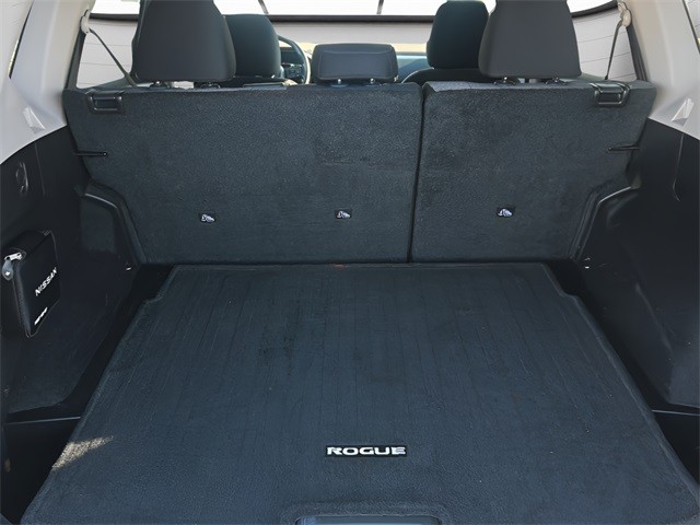 Nissan Rogue Vehicle Full-screen Gallery Image 12