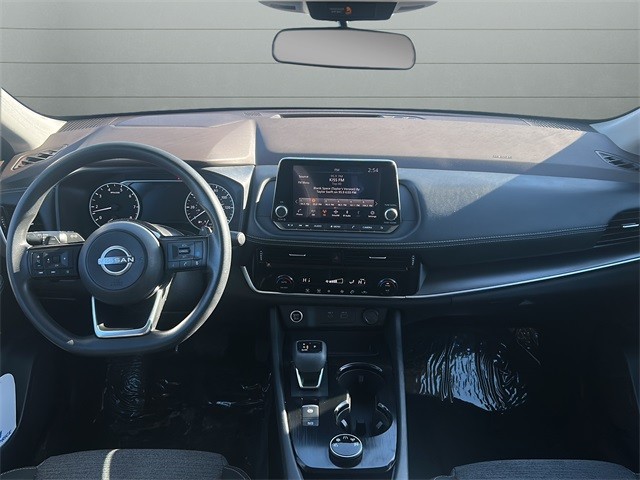 Nissan Rogue Vehicle Full-screen Gallery Image 15