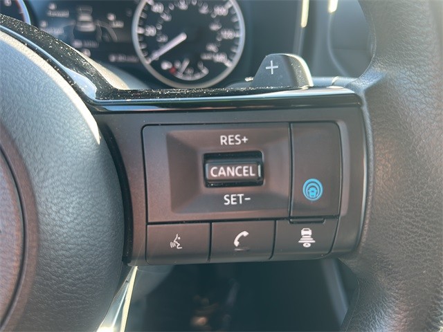 Nissan Rogue Vehicle Full-screen Gallery Image 17