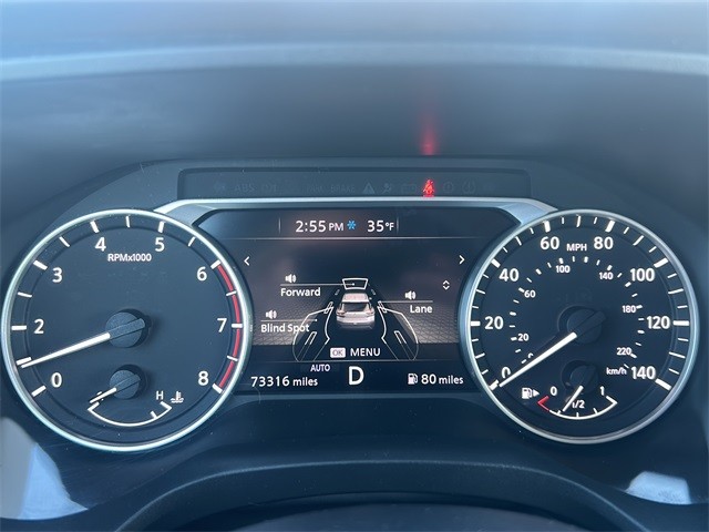 Nissan Rogue Vehicle Full-screen Gallery Image 18