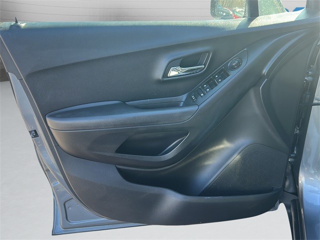 Chevrolet Trax Vehicle Full-screen Gallery Image 09