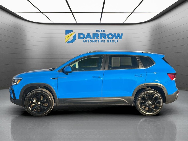 Volkswagen Taos Vehicle Full-screen Gallery Image 2