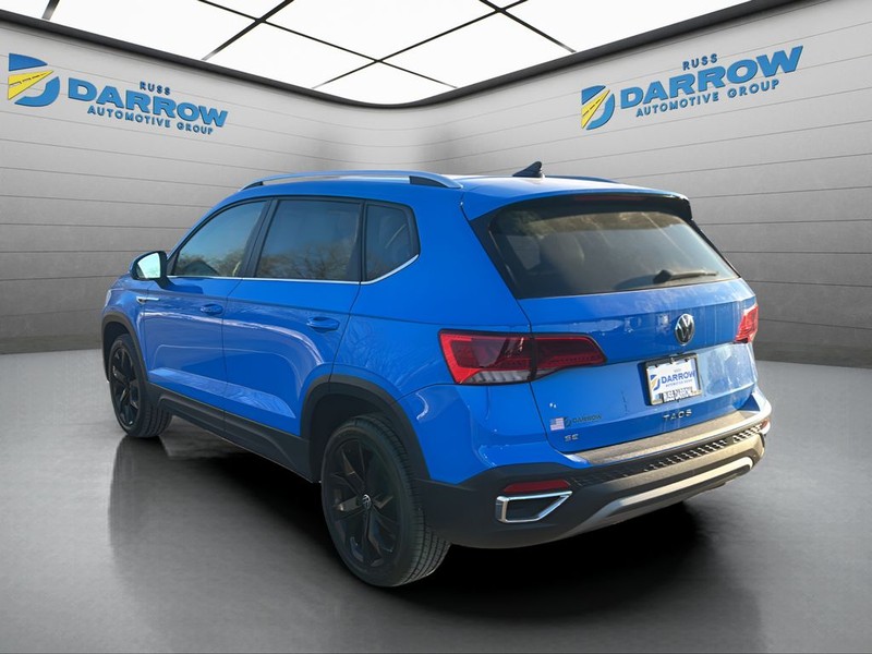 Volkswagen Taos Vehicle Full-screen Gallery Image 3
