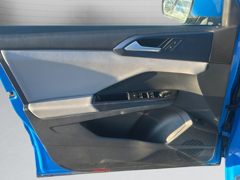 Volkswagen Taos Vehicle Full-screen Gallery Image 8