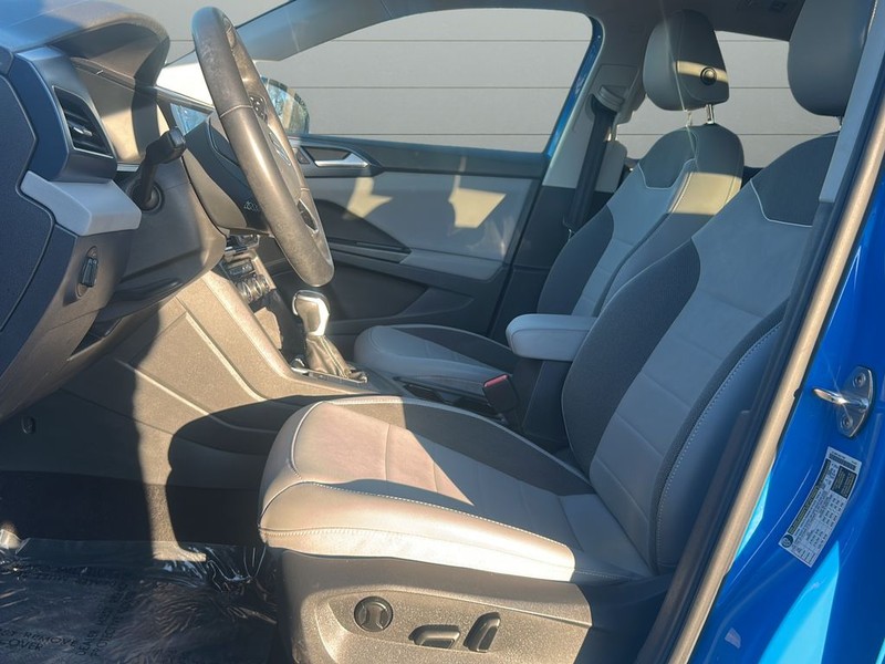 Volkswagen Taos Vehicle Full-screen Gallery Image 9