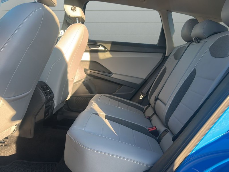 Volkswagen Taos Vehicle Full-screen Gallery Image 10