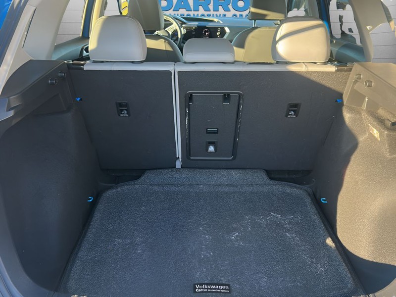 Volkswagen Taos Vehicle Full-screen Gallery Image 11