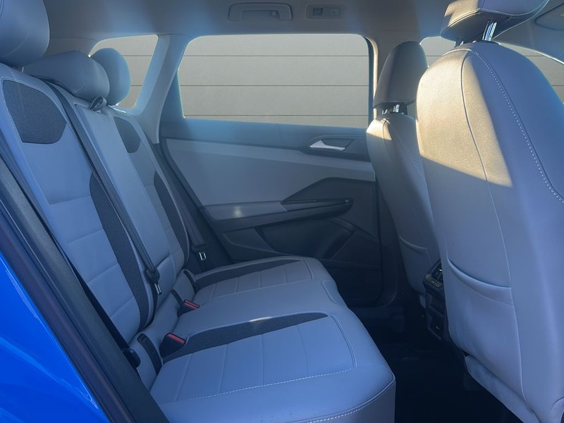 Volkswagen Taos Vehicle Full-screen Gallery Image 12