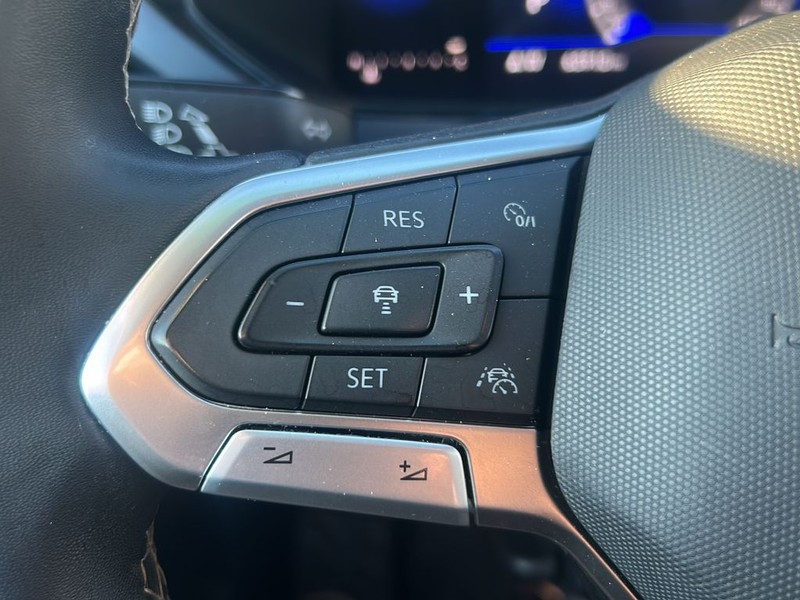 Volkswagen Taos Vehicle Full-screen Gallery Image 15