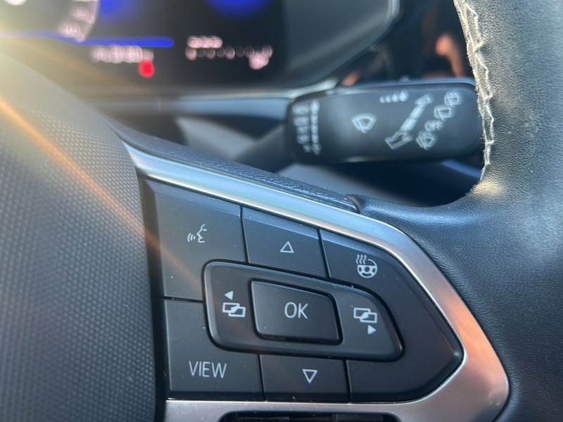 Volkswagen Taos Vehicle Full-screen Gallery Image 16