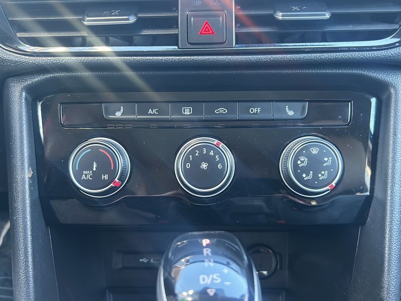 Volkswagen Taos Vehicle Full-screen Gallery Image 19