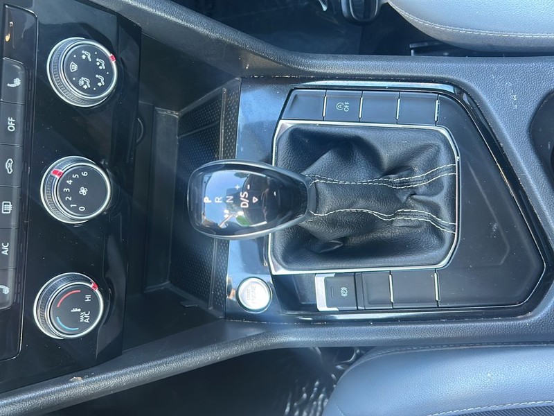 Volkswagen Taos Vehicle Full-screen Gallery Image 20