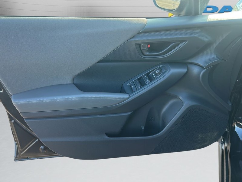 Subaru Crosstrek Vehicle Full-screen Gallery Image 9