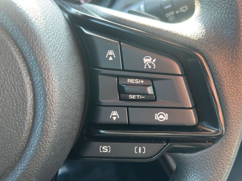 Subaru Crosstrek Vehicle Full-screen Gallery Image 17