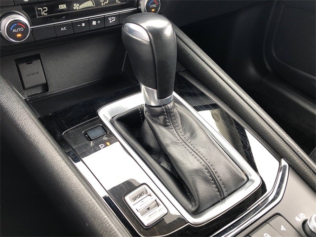 Mazda CX-5 Vehicle Full-screen Gallery Image 24