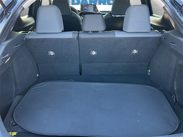 Toyota C-HR Vehicle Full-screen Gallery Image 12