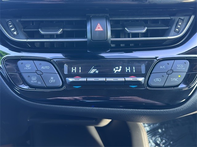 Toyota C-HR Vehicle Full-screen Gallery Image 20