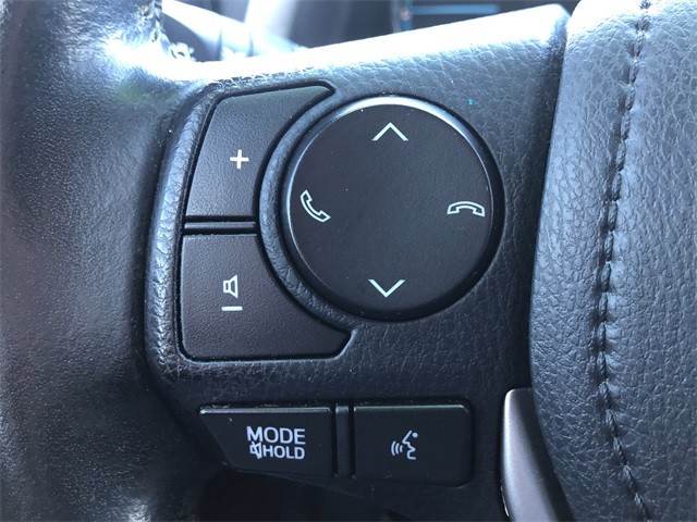 Toyota RAV4 Hybrid Vehicle Full-screen Gallery Image 9