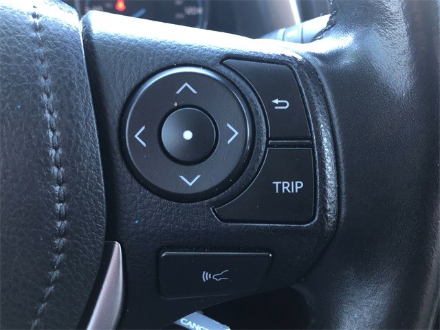 Toyota RAV4 Hybrid Vehicle Full-screen Gallery Image 18