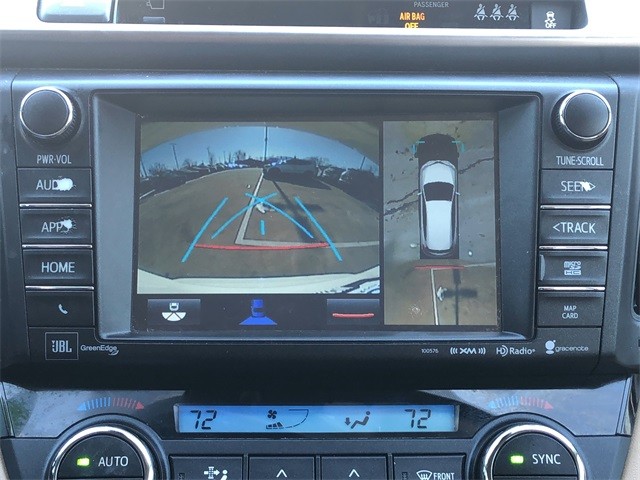 Toyota RAV4 Hybrid Vehicle Full-screen Gallery Image 23