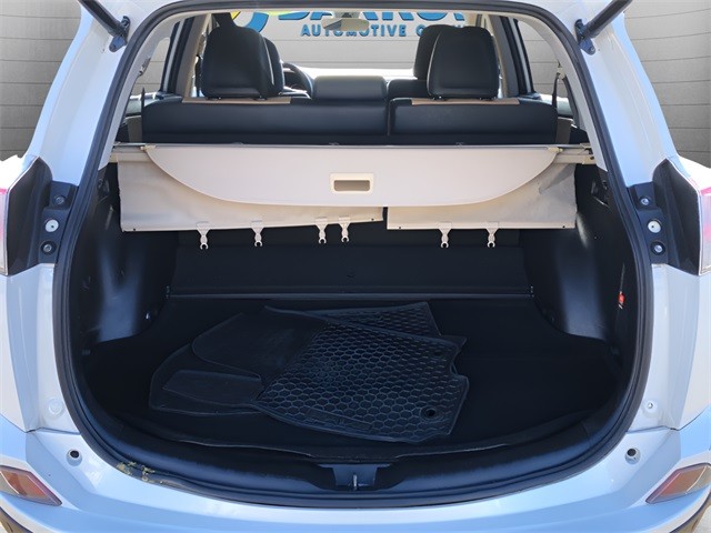 Toyota RAV4 Hybrid Vehicle Full-screen Gallery Image 27