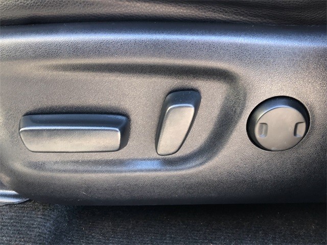 Toyota RAV4 Hybrid Vehicle Full-screen Gallery Image 28