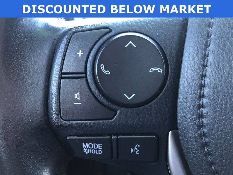 Toyota RAV4 Hybrid Vehicle Full-screen Gallery Image 9