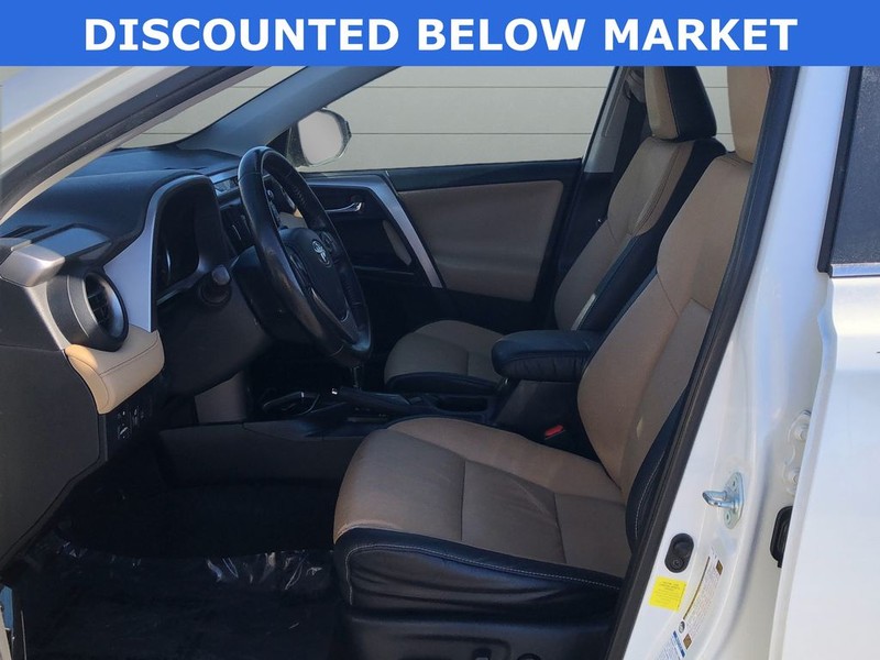 Toyota RAV4 Hybrid Vehicle Full-screen Gallery Image 10