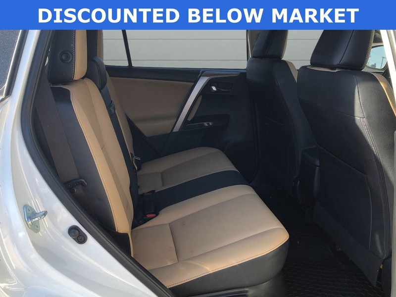 Toyota RAV4 Hybrid Vehicle Full-screen Gallery Image 14