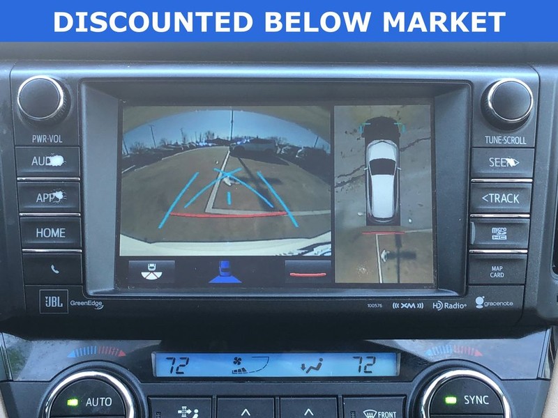 Toyota RAV4 Hybrid Vehicle Full-screen Gallery Image 23