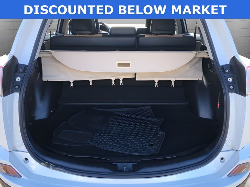 Toyota RAV4 Hybrid Vehicle Full-screen Gallery Image 27