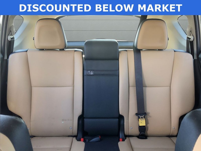 Toyota RAV4 Hybrid Vehicle Full-screen Gallery Image 29