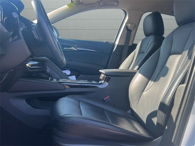 Buick Envision Vehicle Full-screen Gallery Image 10