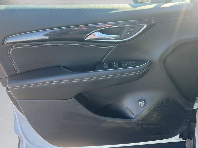 Buick Envision Vehicle Full-screen Gallery Image 9